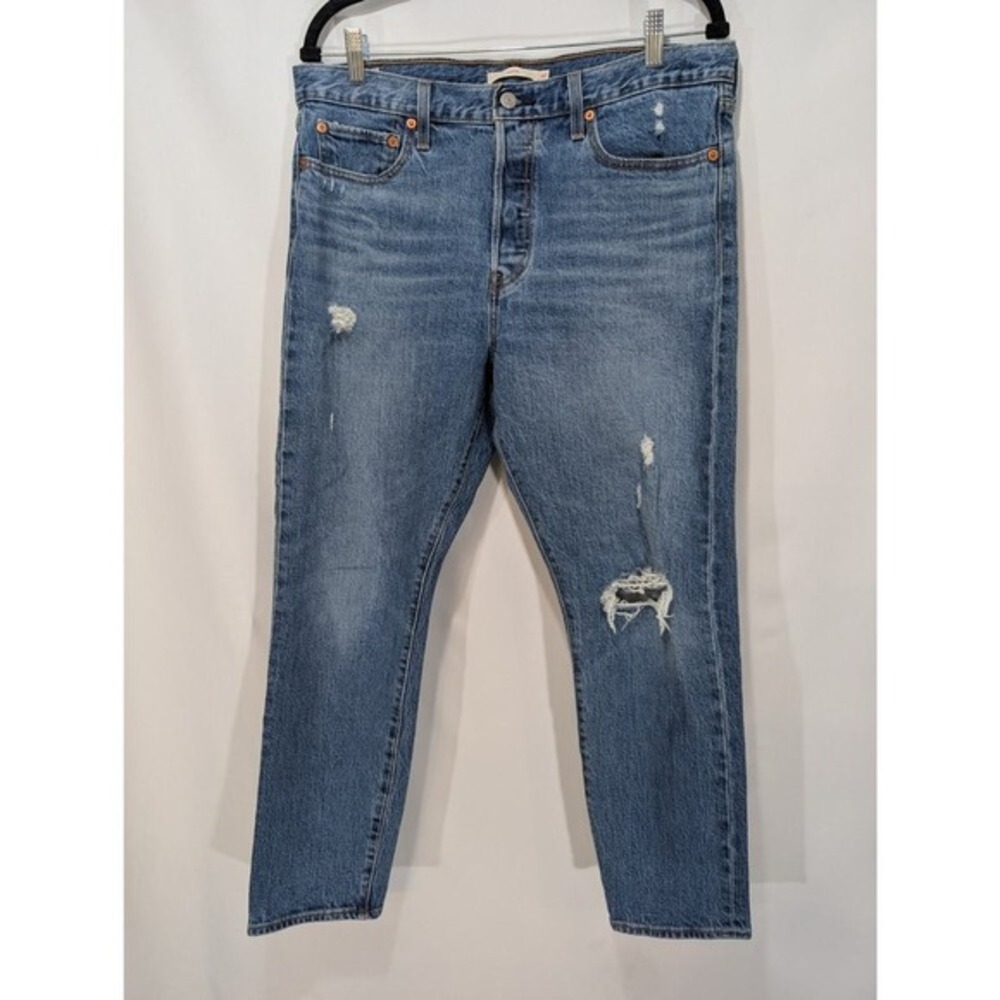 Levi's‎ Wedgie Fit High Rise Distressed Straight Jeans Size 32 Light Wash